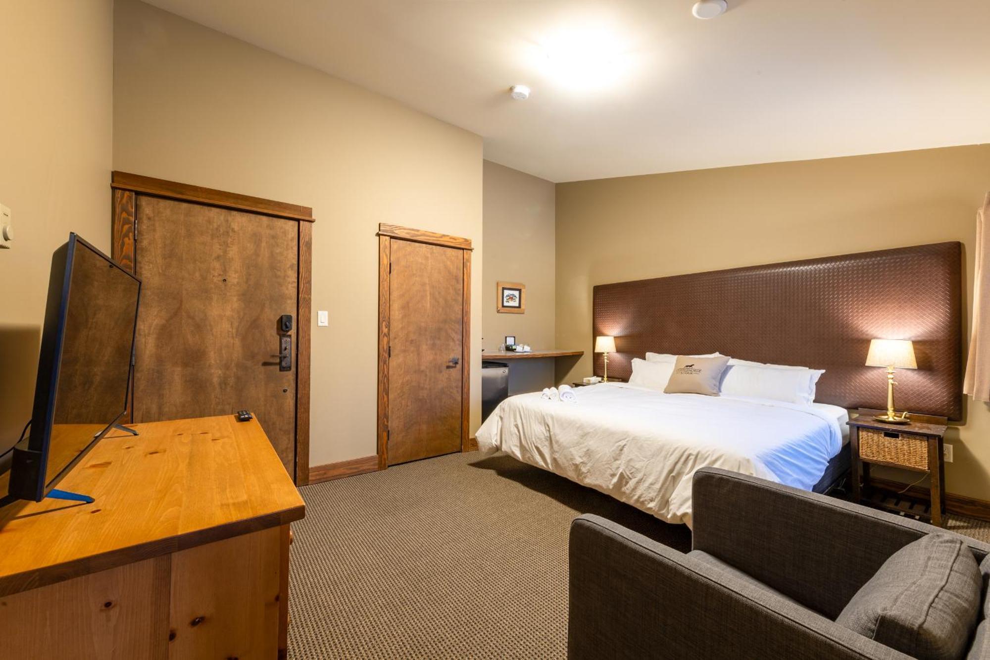 Copper Horse Lodge Golden Extérieur photo